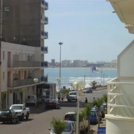 Studio 2 Personnes Entre Le Quartier Des Roses Et Les Presidents : Proche Plage Et Commerces.